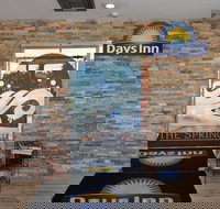 Days Inn by Wyndham Fort Myers Springs Resort - Accommodation Indiana