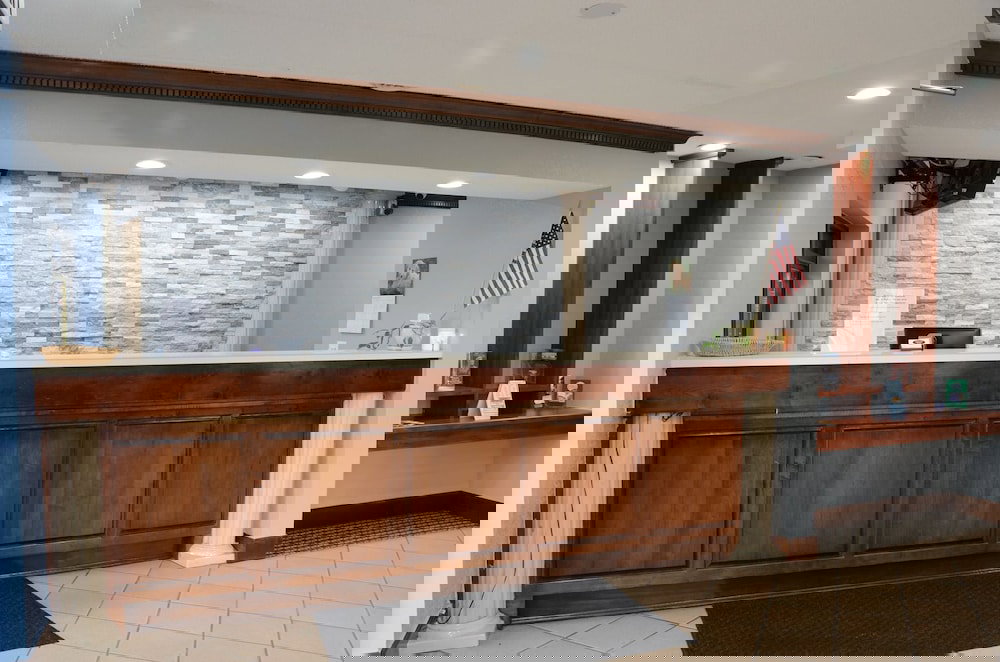 Gateway Inn And Suites - thumb 3