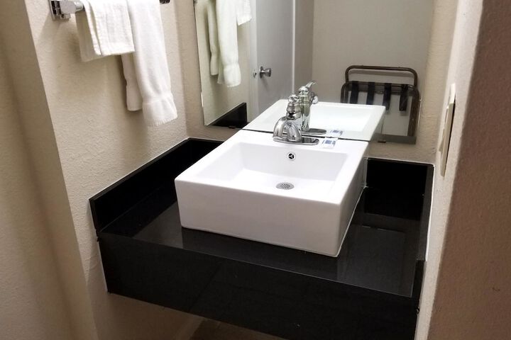 Americas Best Value Inn Marshall - thumb 6