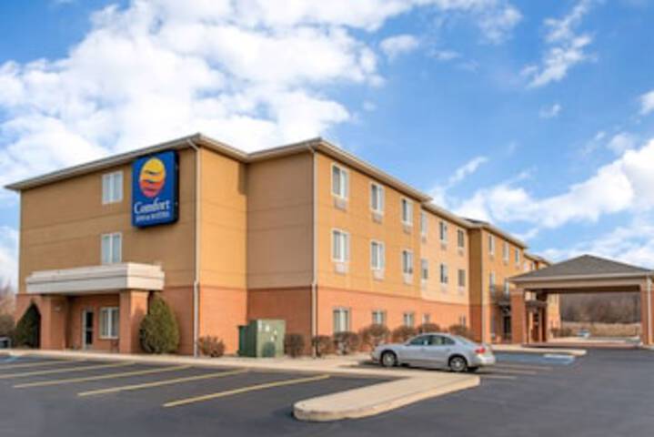 Comfort Inn & Suites Near Indiana Dunes State Park