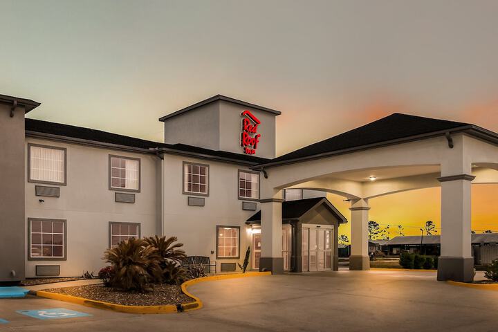 Red Roof Inn & Suites Lake Charles - thumb 1