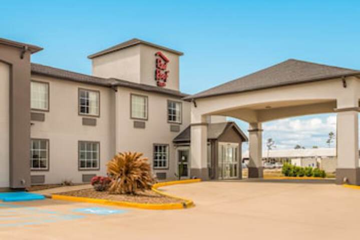 Red Roof Inn & Suites Lake Charles - thumb 0