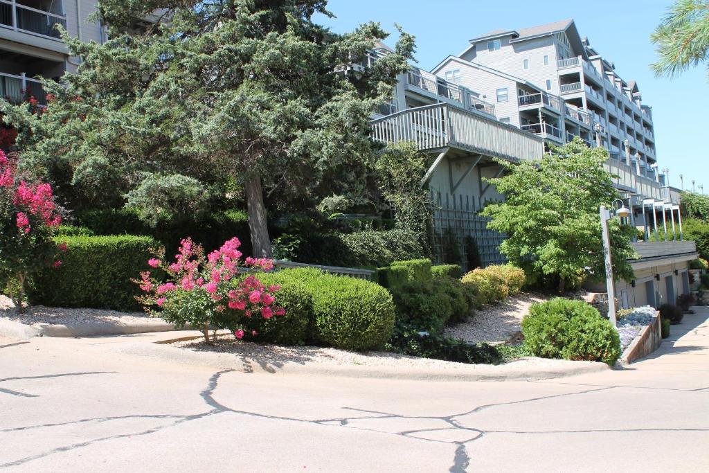 Treehouse Condominiums - thumb 5