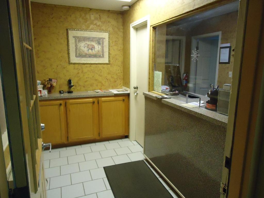 Economy Inn Ashdown - thumb 4