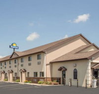 Days Inn by Wyndham Le Roy/Bloomington Southeast - Accommodation Indiana