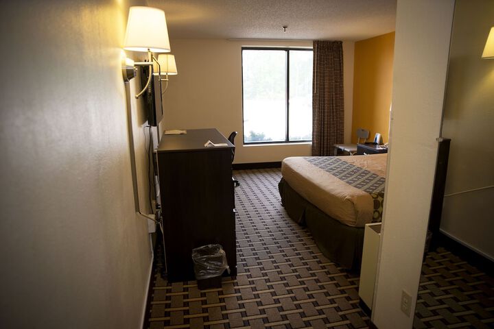 Ahoskie Inn - thumb 6