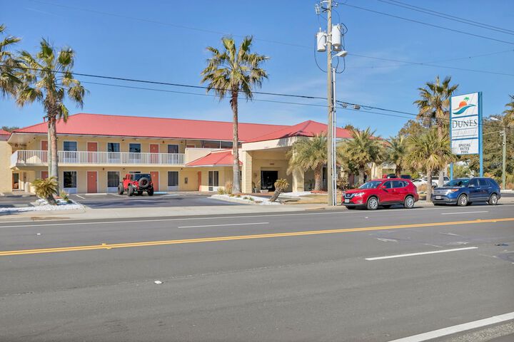 Dunes Inn & Suites - thumb 1