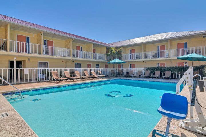 Dunes Inn & Suites - thumb 4