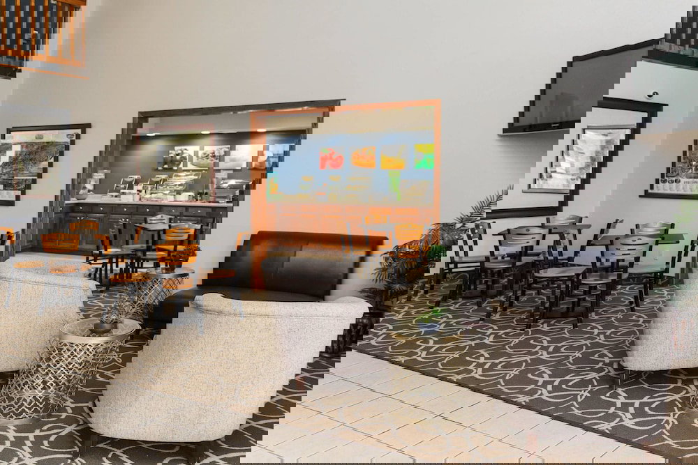 Quality Inn Burlington Near Hwy 34 - thumb 1