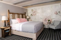 Vintage Block Inn  Suites