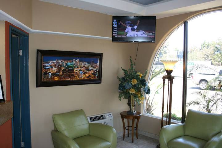 Bay Inn And Suites At Seaworld - thumb 4