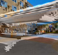 Comfort Inn  Suites near Six Flags - Accommodation Indiana