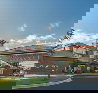 La Quinta Inn  Suites by Wyndham Alexandria Airport - Accommodation Indiana