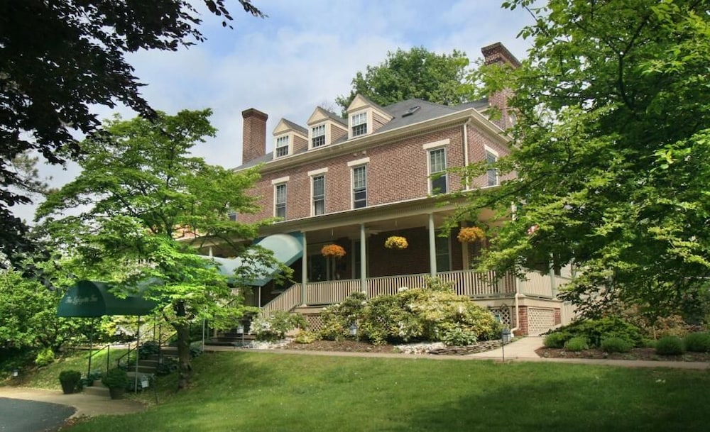 The Lafayette Inn - thumb 1