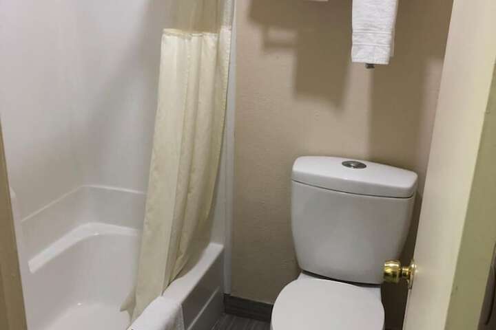 Crossroads Inn - thumb 7