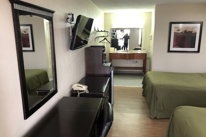 Crossroads Inn - thumb 4