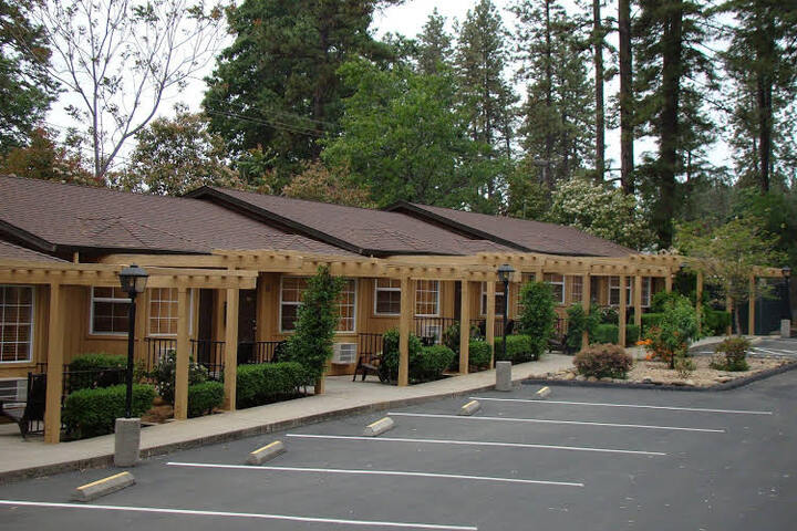 Ponderosa Gardens Motel - thumb 5