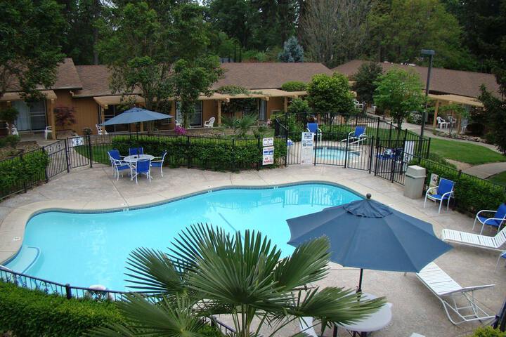 Ponderosa Gardens Motel - thumb 0