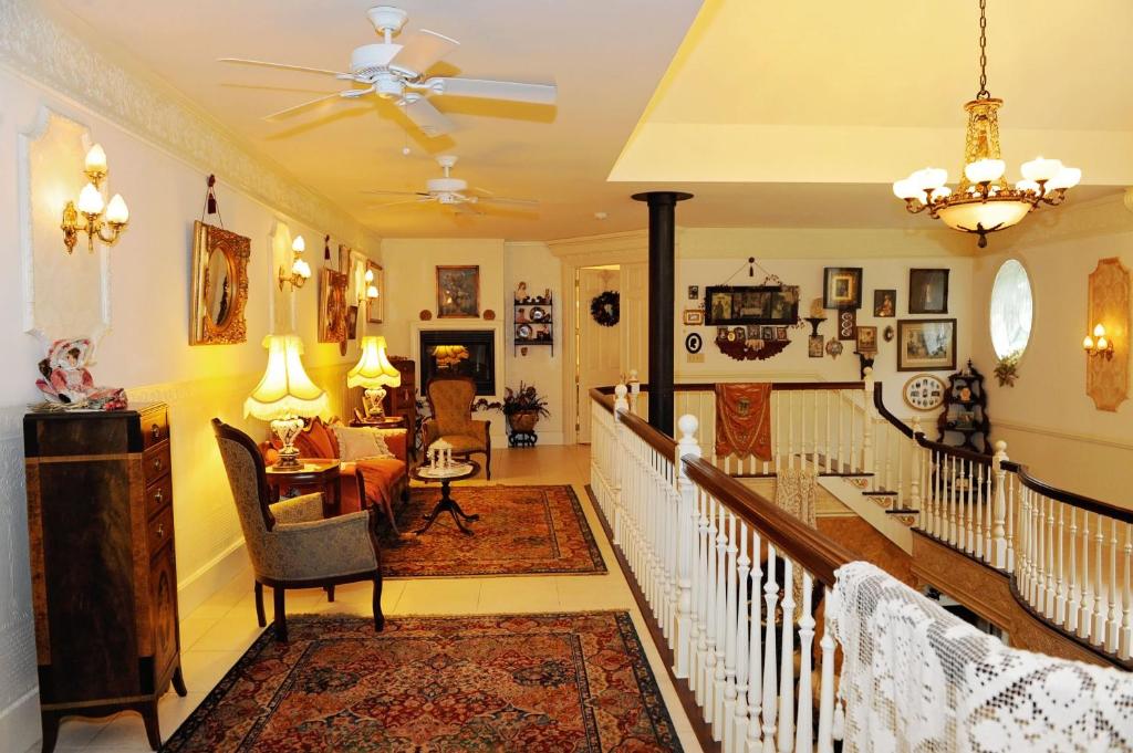 A Walk In The Woods Bed & Breakfast - thumb 2