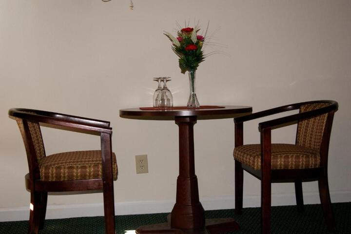 American Inn & Suites - thumb 3