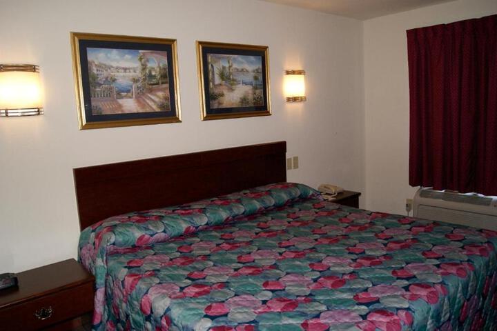 American Inn & Suites - thumb 6