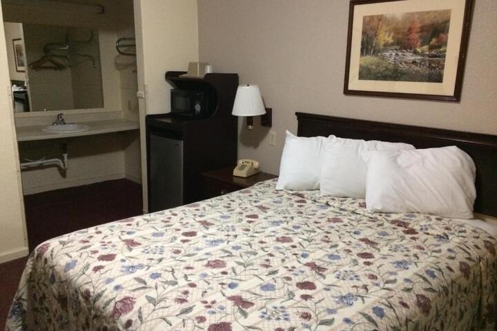 Budget Inn - thumb 3