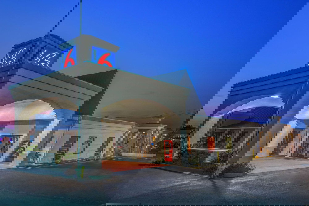 Motel 6 Calhoun, GA - thumb 2