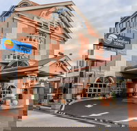 Comfort Inn  Suites LaGuardia Airport - Accommodation Indiana