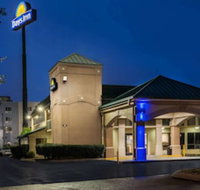 Days Inn by Wyndham Clarksville North - Accommodation Indiana