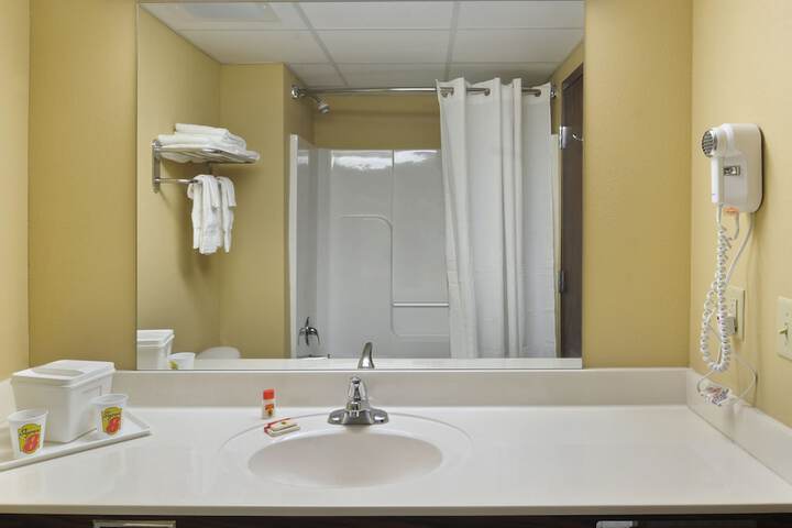 Quality Inn & Suites - thumb 6