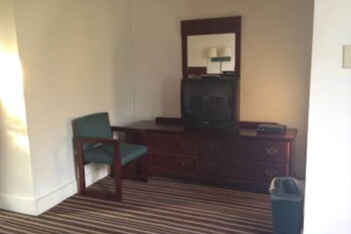 Colonial Village Motel - thumb 4