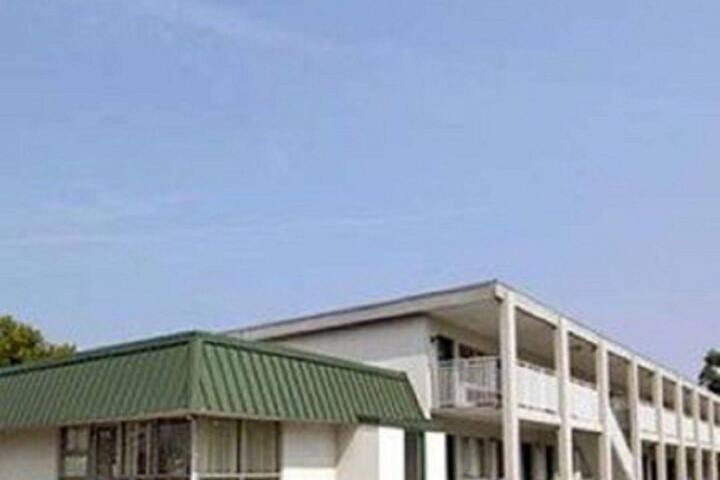 The Randolph Inn - thumb 0