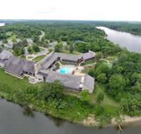 Deer Creek Lodge  Conference Center - Accommodation Indiana
