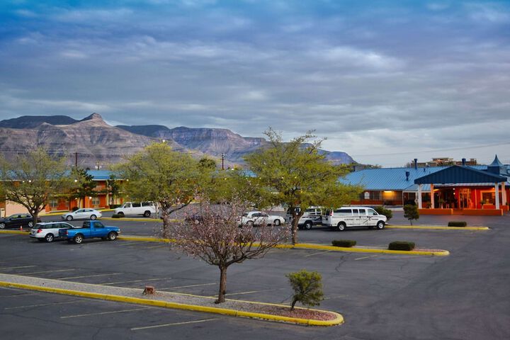 The Classic Desert Aire Hotel - thumb 1