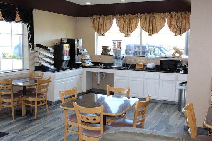 Sapphire Inn & Suites - thumb 4