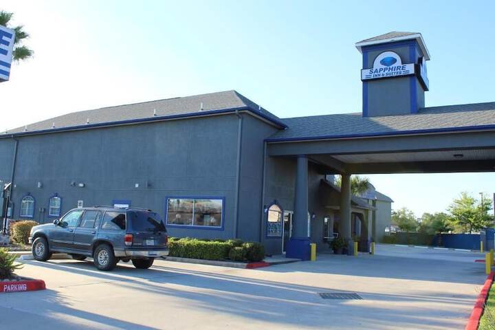 Sapphire Inn & Suites - thumb 3