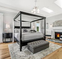 Walden Hall - Accommodation Indiana