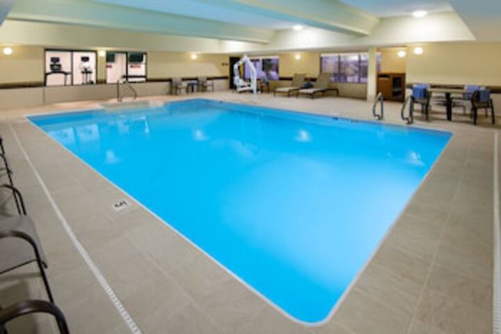 Courtyard By Marriott Indianapolis At The Capitol
