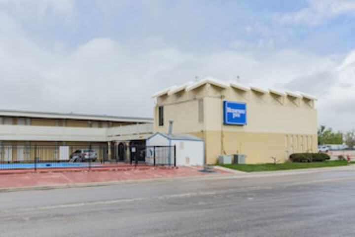 Alamo Inn & Suites - thumb 4