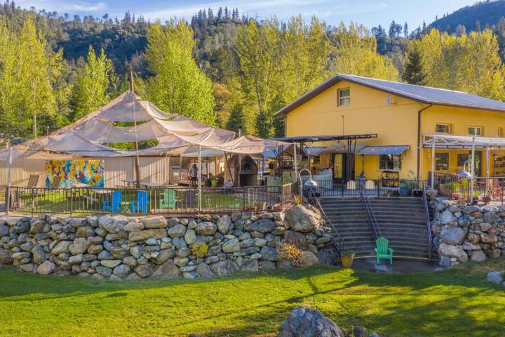 Strawhouse Resorts - thumb 2