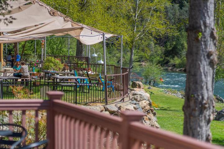 Strawhouse Resorts - thumb 4