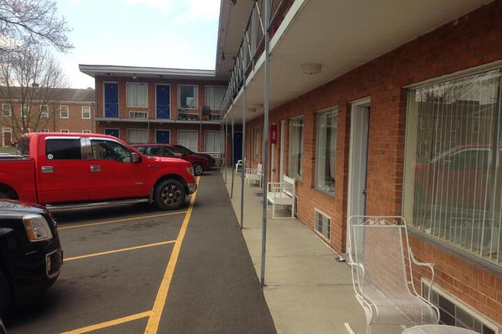 Budget Inn Near WestRock - thumb 4