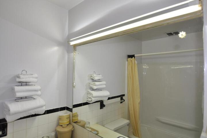 Budget Inn Near WestRock - thumb 7