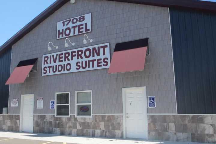 Riverfront Studio Suites - thumb 2