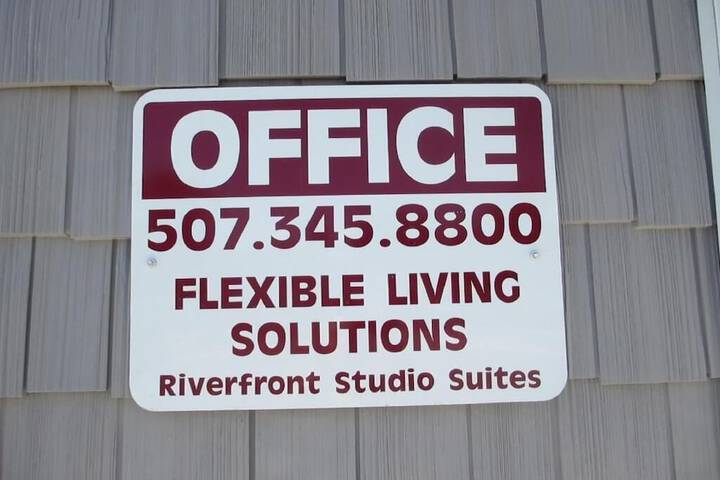 Riverfront Studio Suites - thumb 3