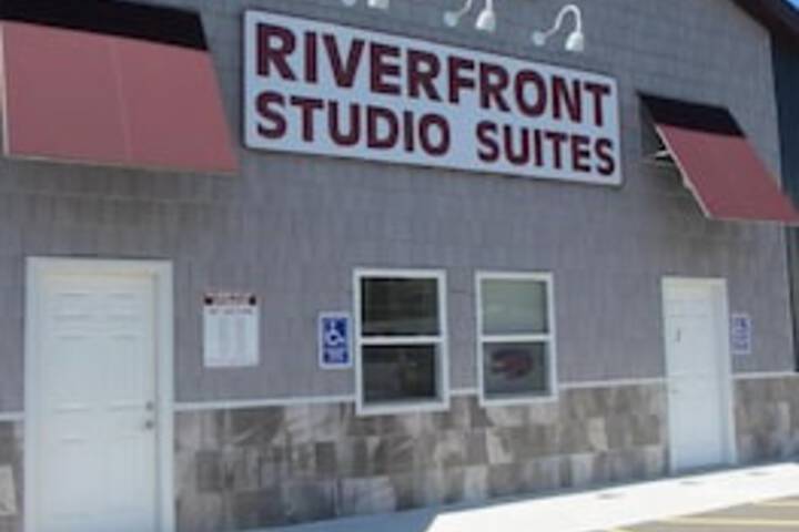 Riverfront Studio Suites - thumb 1