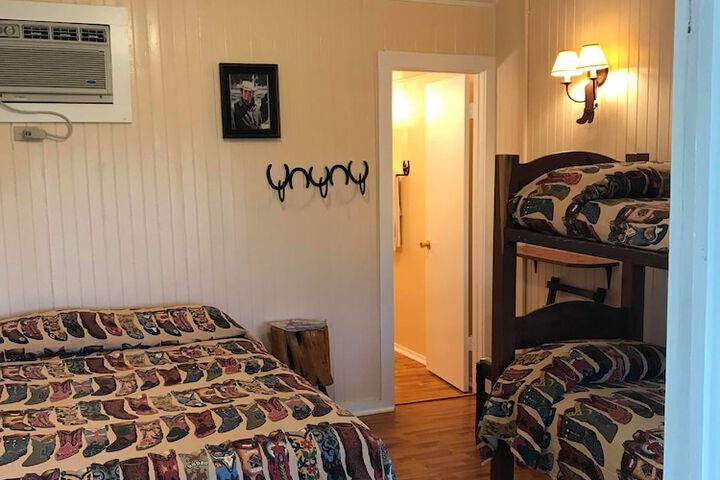 Twin Elm Guest Ranch - thumb 6