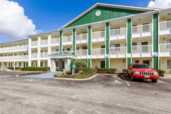 HomeTowne Studios By Red Roof Philadelphia Maple Shade NJ - thumb 0