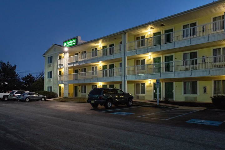 HomeTowne Studios By Red Roof Philadelphia Maple Shade NJ - thumb 3