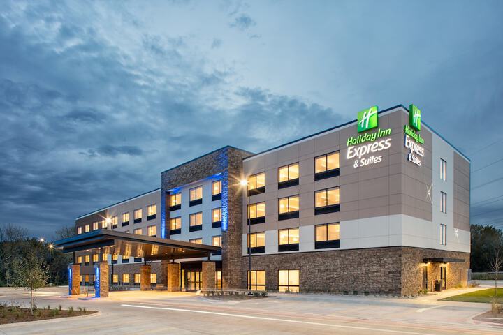 Holiday Inn Express & Suites East Peoria - Riverfront, An IHG Hotel - thumb 1